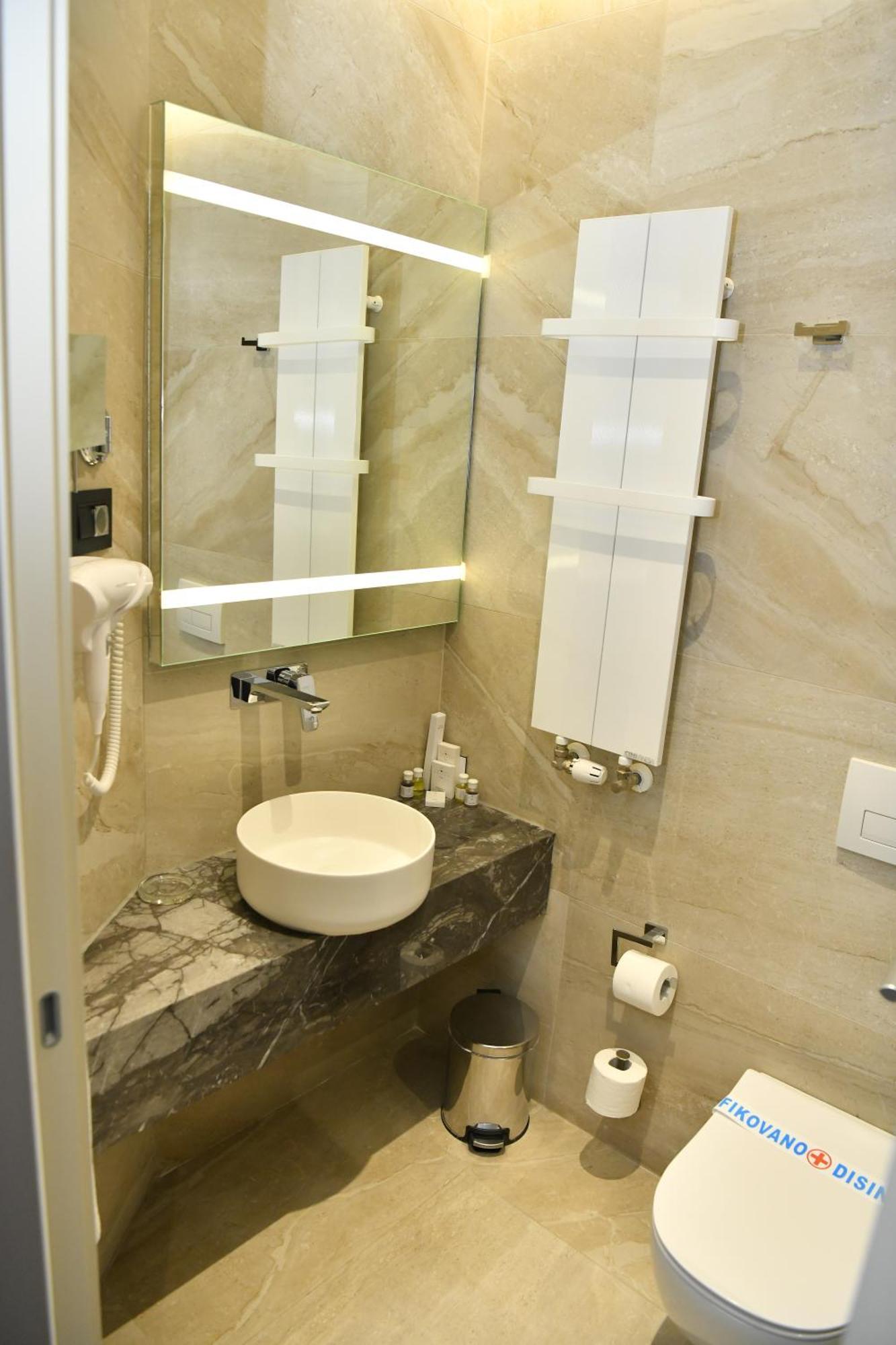 Hotel Zeneva Lux Kragujevac Eksteriør billede